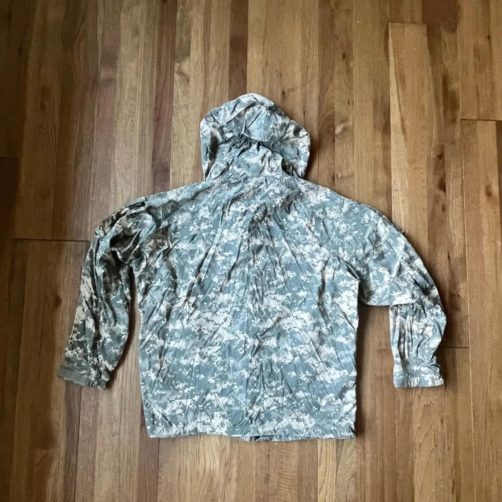 NWT ECWCS GEN III Level 5 Soft Shell Jacket US Army Men’s Sz M Camouflage‎